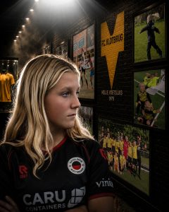 Lizzy de Weert naar Excelsior 1